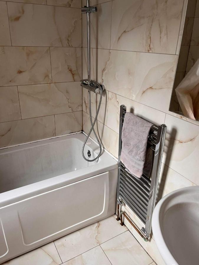Luton Town House Near Airport Apartman Kültér fotó