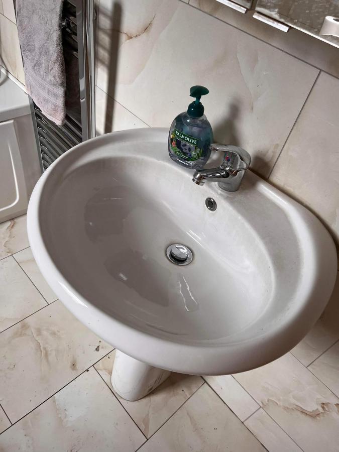 Luton Town House Near Airport Apartman Kültér fotó