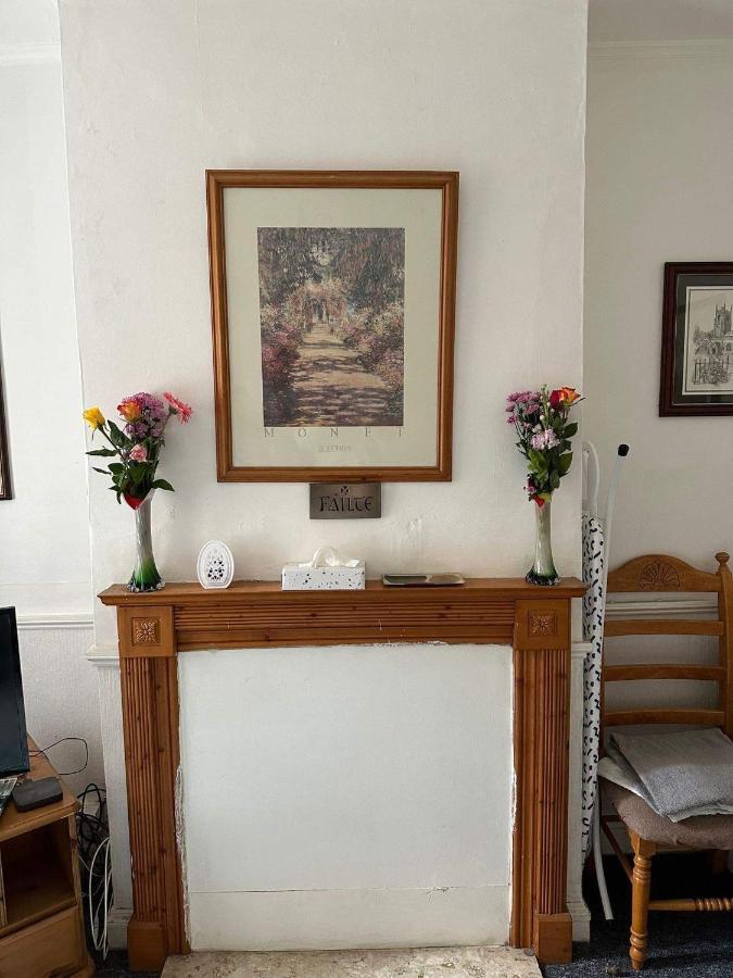 Luton Town House Near Airport Apartman Kültér fotó