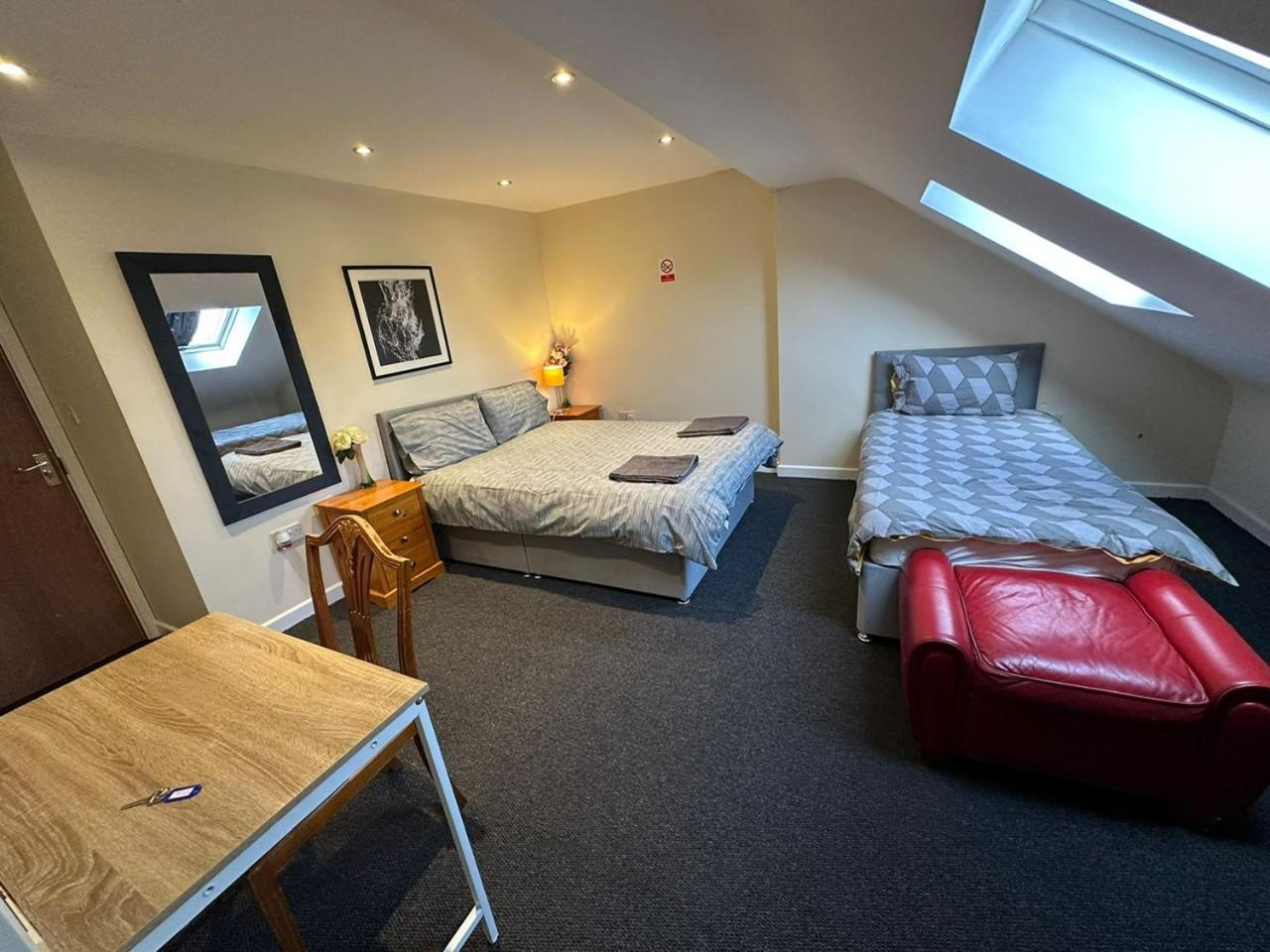 Luton Town House Near Airport Apartman Kültér fotó